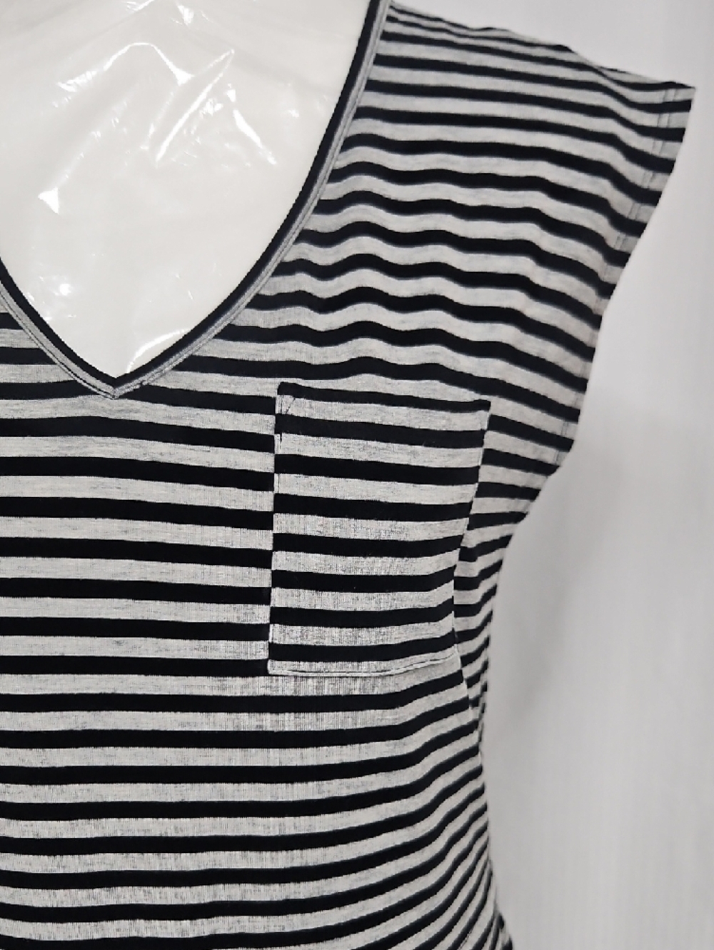 GAP Striped V-Neck Maxi Dress - Picture 4 of 8
